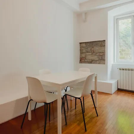 Sunny Vico Apartment